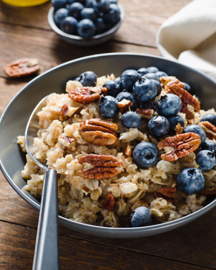 Nutrient-Packed Berry Oatmeal Bowl: Customize Your Healthy Start
